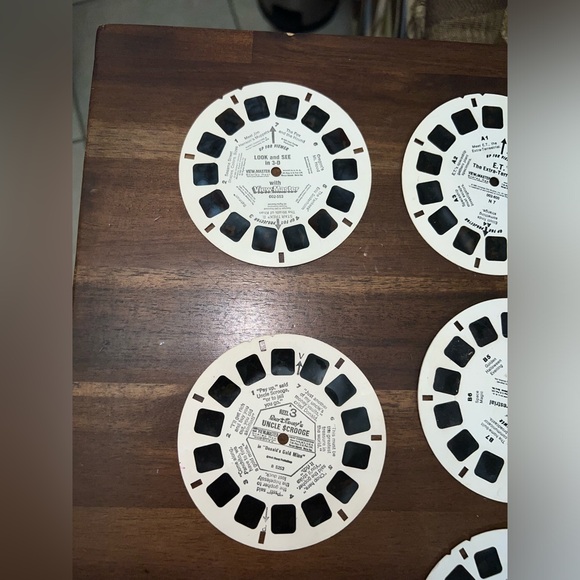 Vintage Red Viewmaster GAF View-Master Viewer Toy Orange Handle with 13 reels - Picture 2 of 10